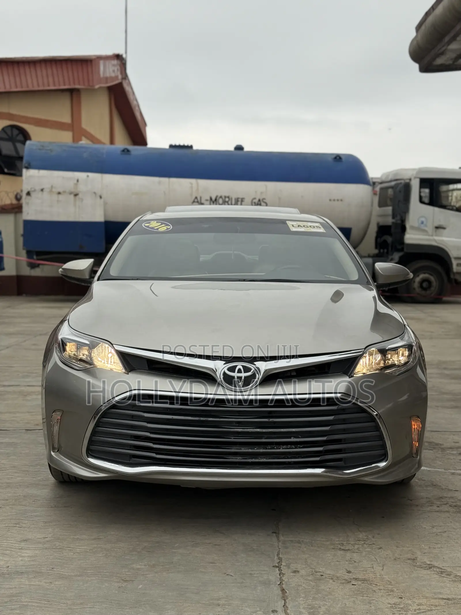 Toyota Avalon XLE Premium FWD Sedan (3.6L 6cyl 6A) 2016 Gold