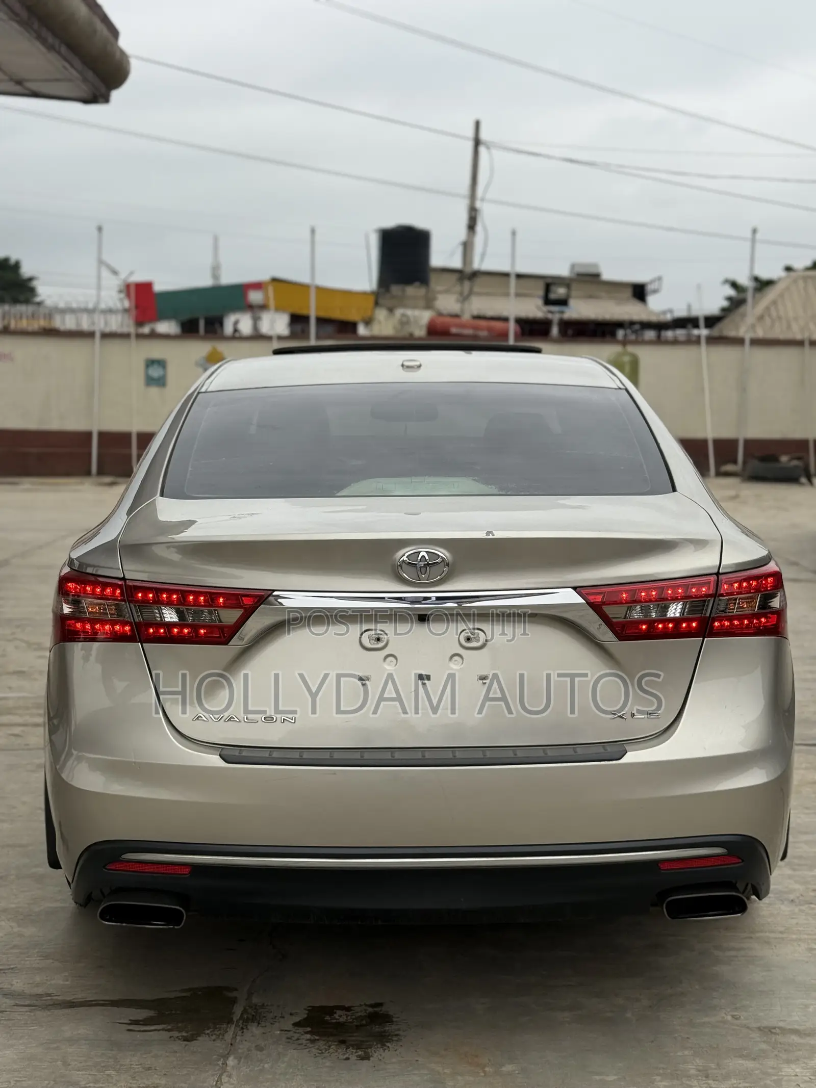 Toyota Avalon XLE Premium FWD Sedan (3.6L 6cyl 6A) 2016 Gold