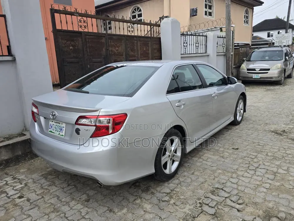 Toyota Camry 2014 Silver
