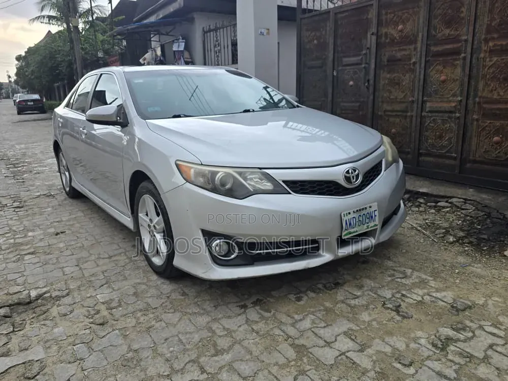 Toyota Camry 2014 Silver