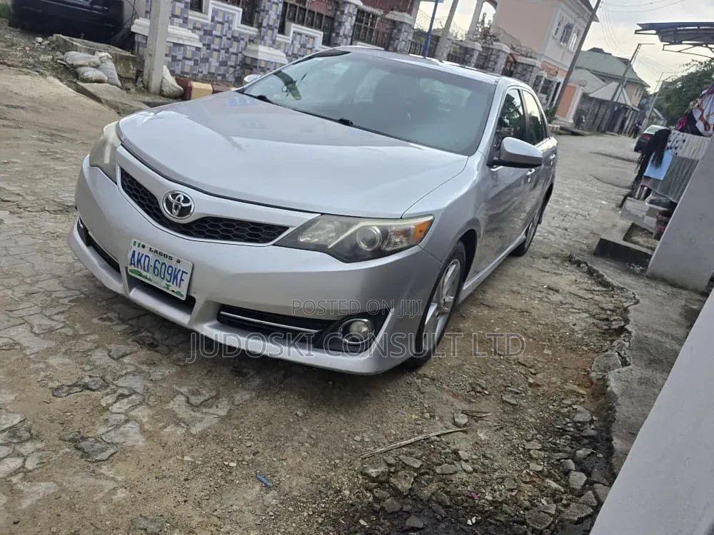 Toyota Camry 2014 Silver