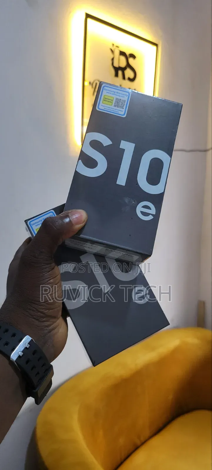 New Samsung Galaxy S10e 128 GB