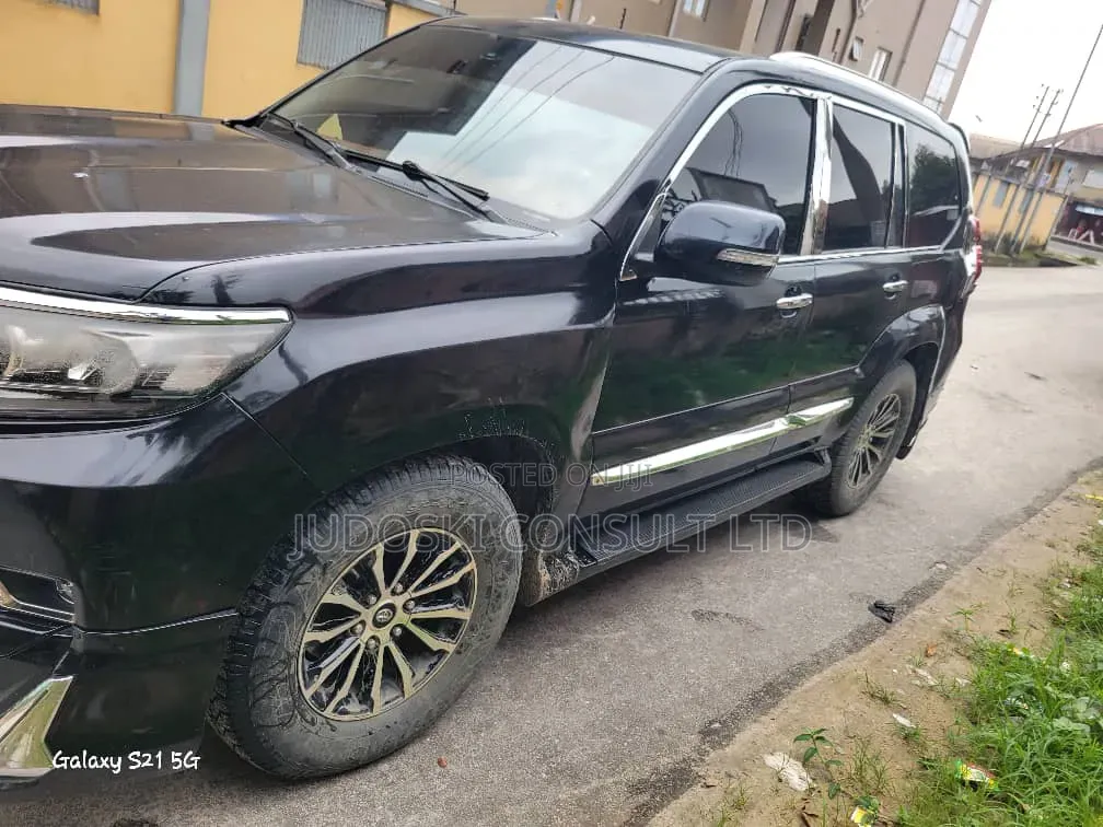 Toyota Land Cruiser Prado 2023 Black