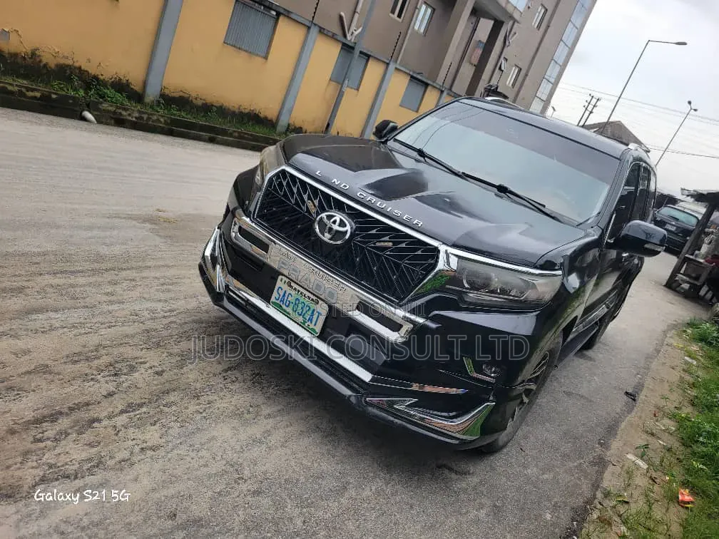 Toyota Land Cruiser Prado 2023 Black