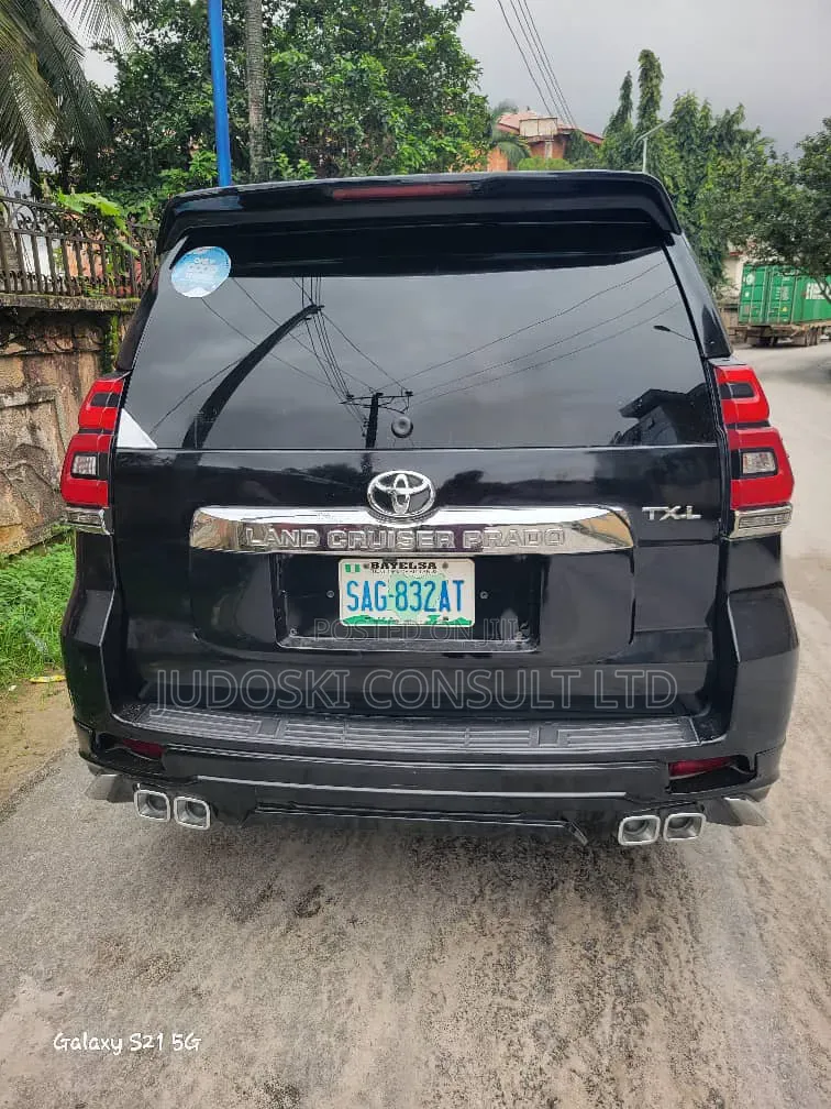 Toyota Land Cruiser Prado 2023 Black