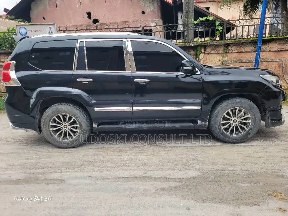 Toyota Land Cruiser Prado 2023 Black
