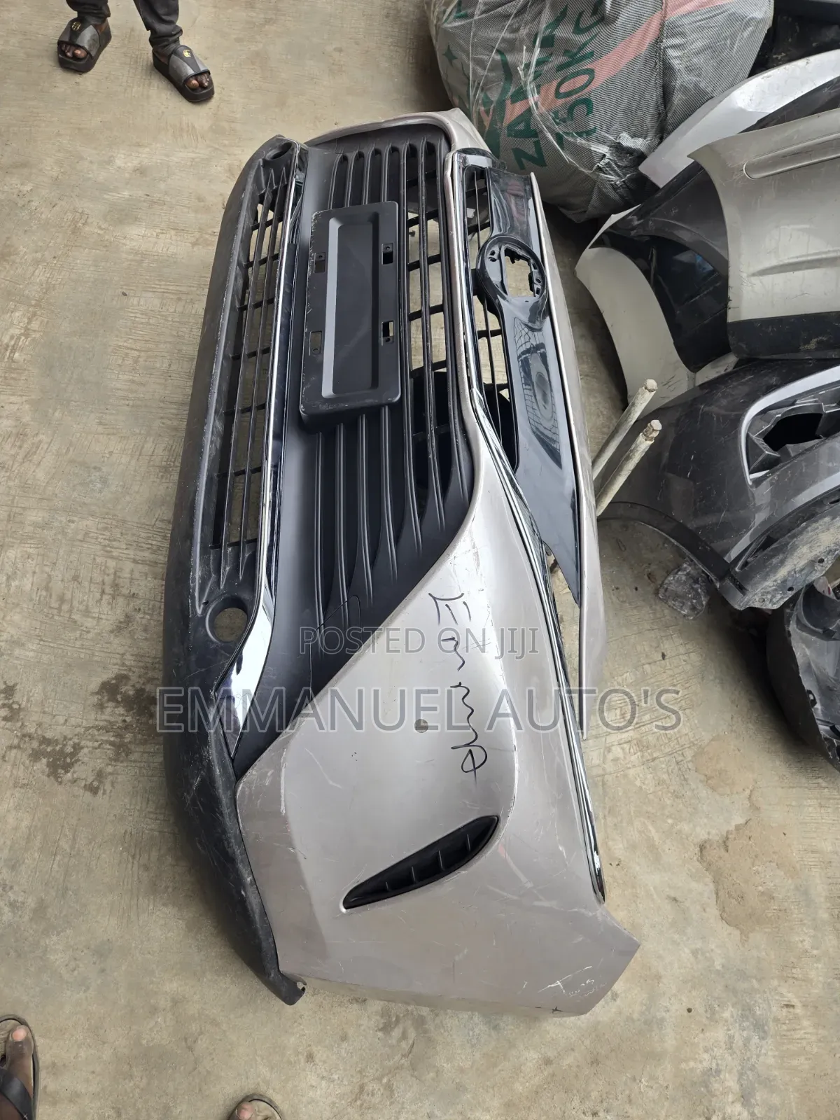 Venza 2023 Bumper