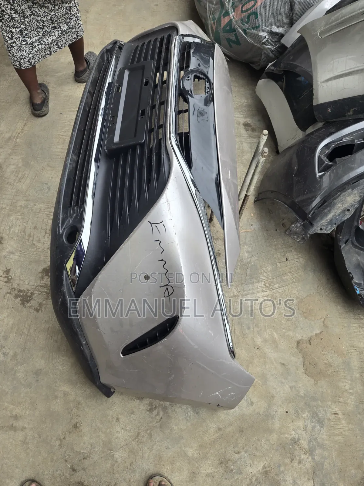 Venza 2023 Bumper
