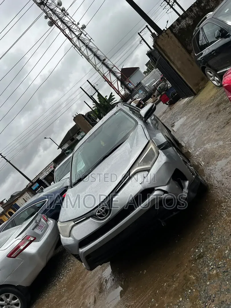 Toyota RAV4 XLE AWD (2.5L 4cyl 6A) 2016 Silver