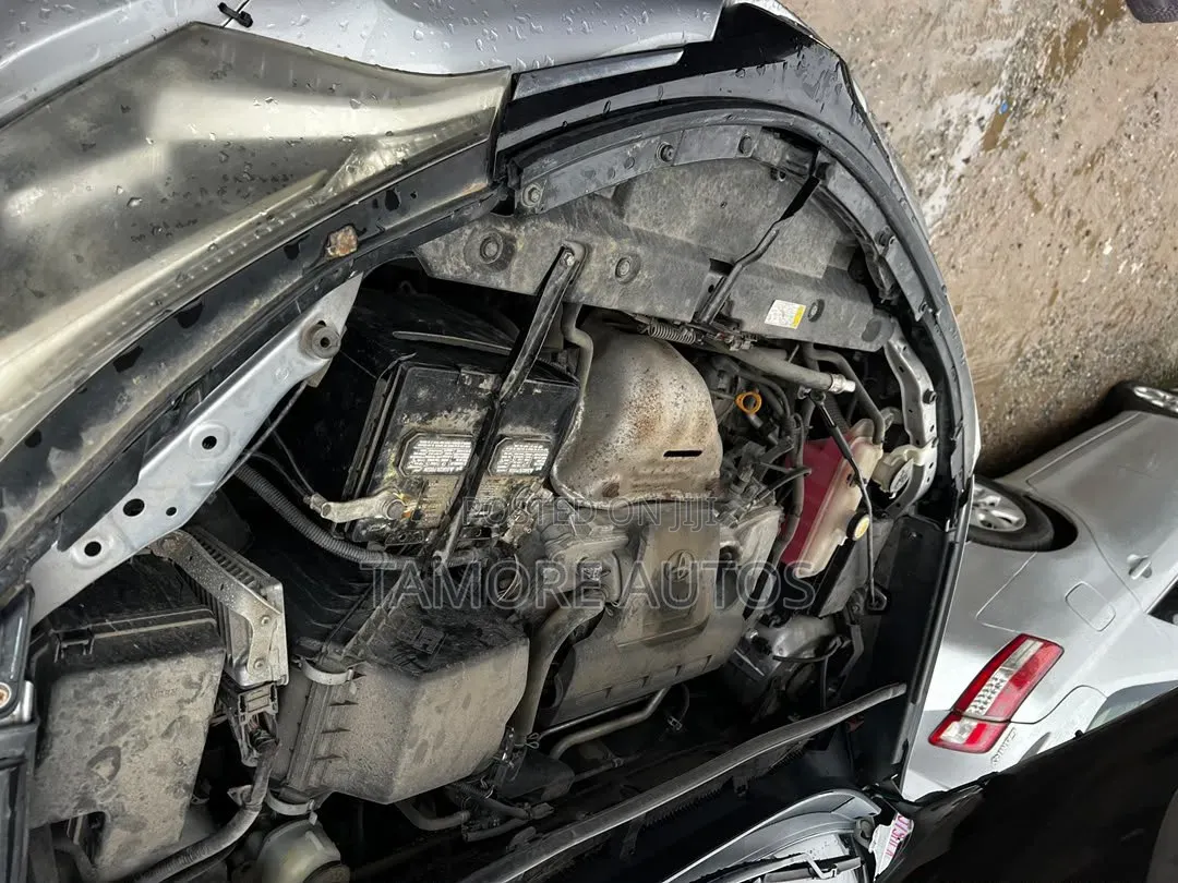 Toyota RAV4 XLE AWD (2.5L 4cyl 6A) 2016 Silver