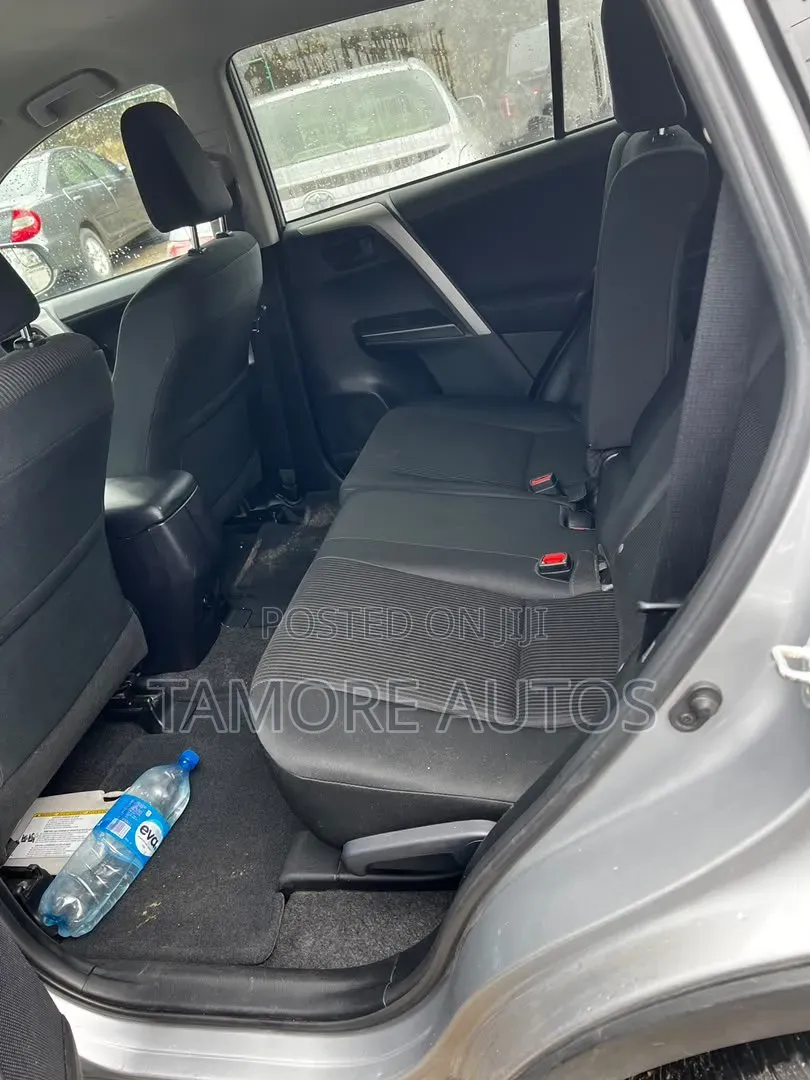 Toyota RAV4 XLE AWD (2.5L 4cyl 6A) 2016 Silver