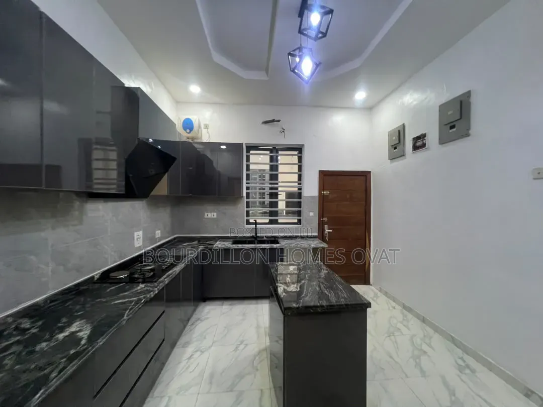 5bdrm Duplex in Chevron Lekki Lagos for rent