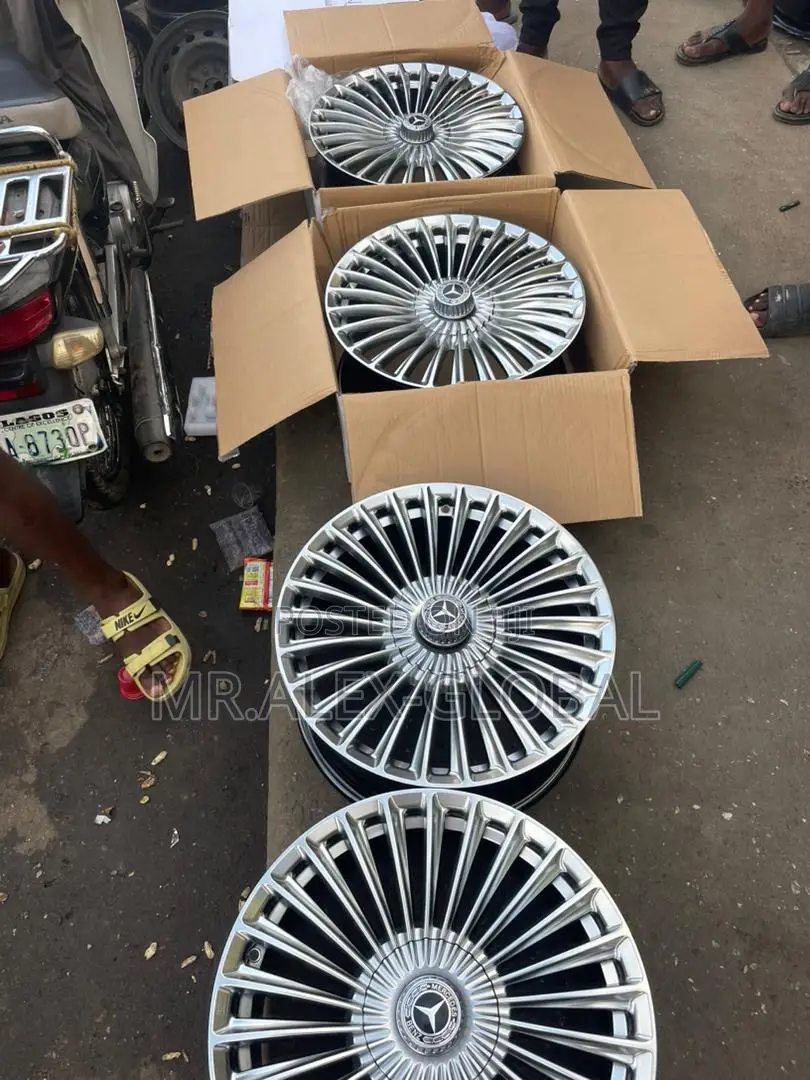 18 INCHES Mercedes and Universal Polished Crome Rim