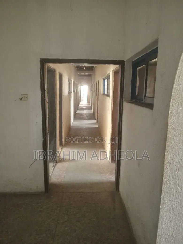 12 Spacious Offices 451sqm, 1 Spacious Reception, 5 Toilets,
