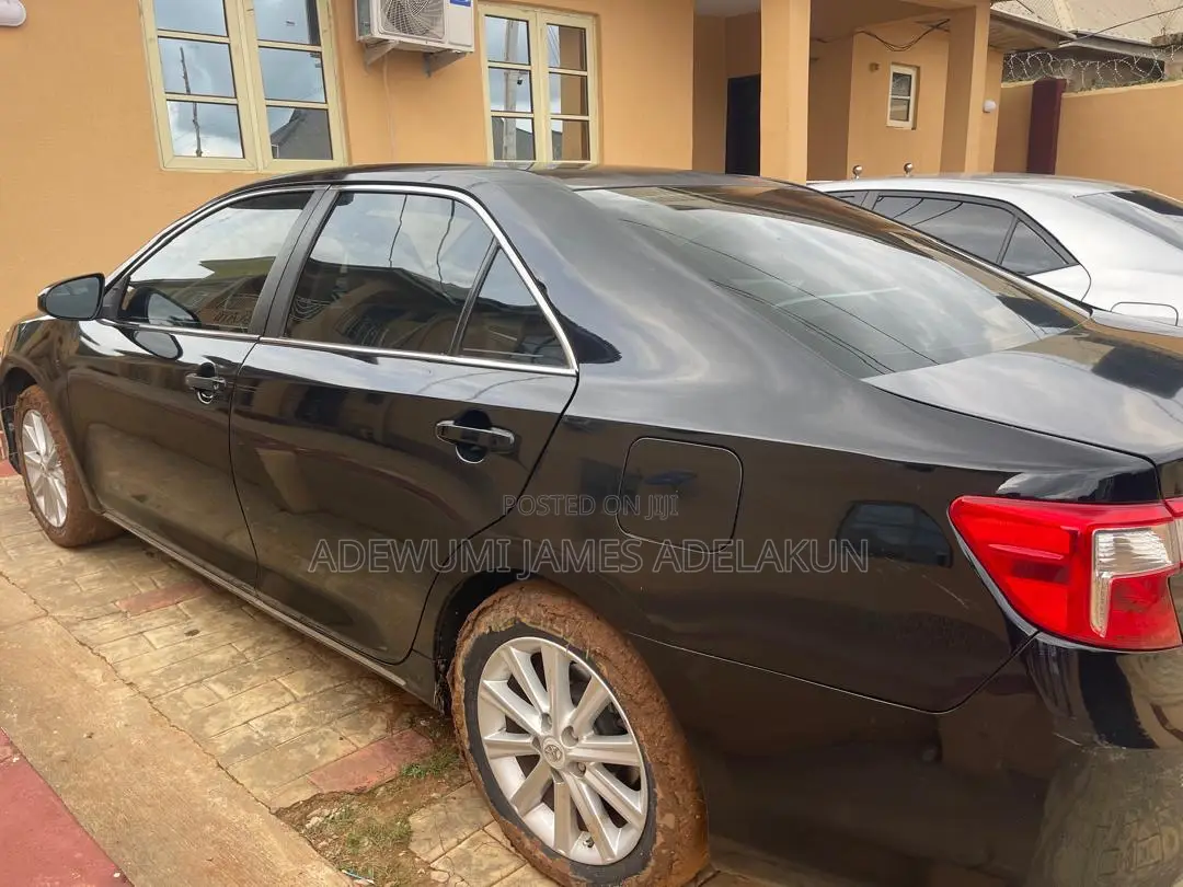 Toyota Camry XLE 4dr Sedan (2.5L 4cyl 6A) 2012 Black