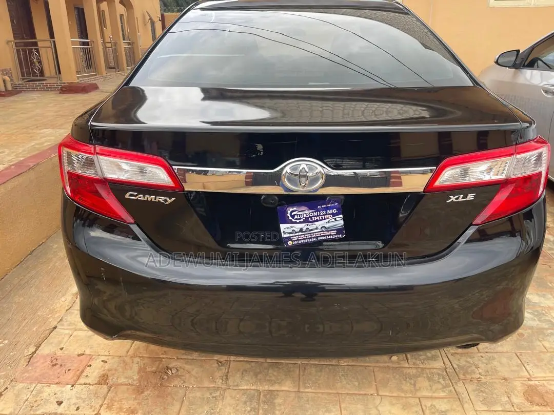 Toyota Camry XLE 4dr Sedan (2.5L 4cyl 6A) 2012 Black