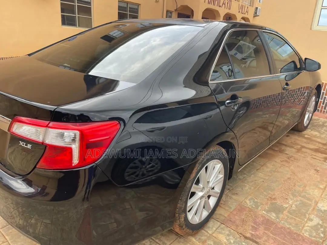 Toyota Camry XLE 4dr Sedan (2.5L 4cyl 6A) 2012 Black