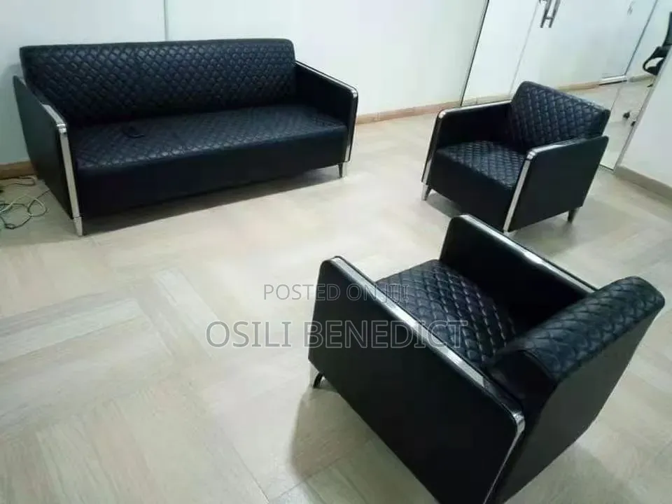 High Quality Settees for Both Home and Office