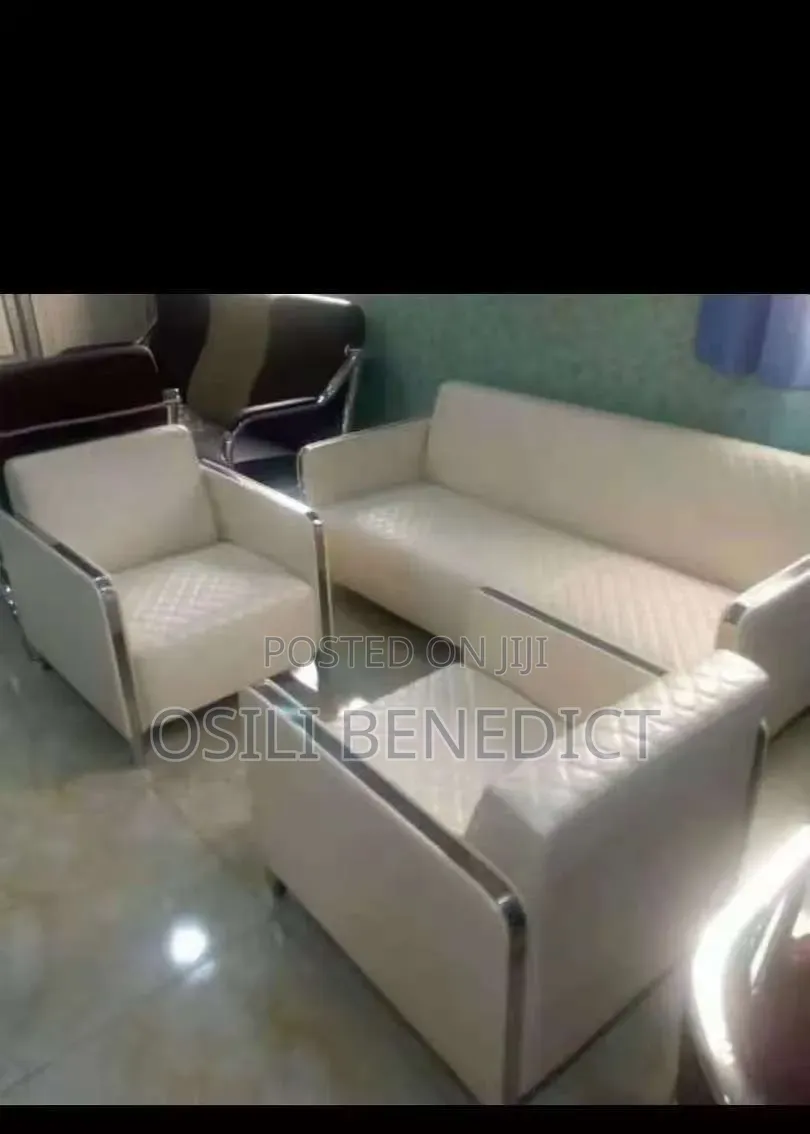 High Quality Settees for Both Home and Office