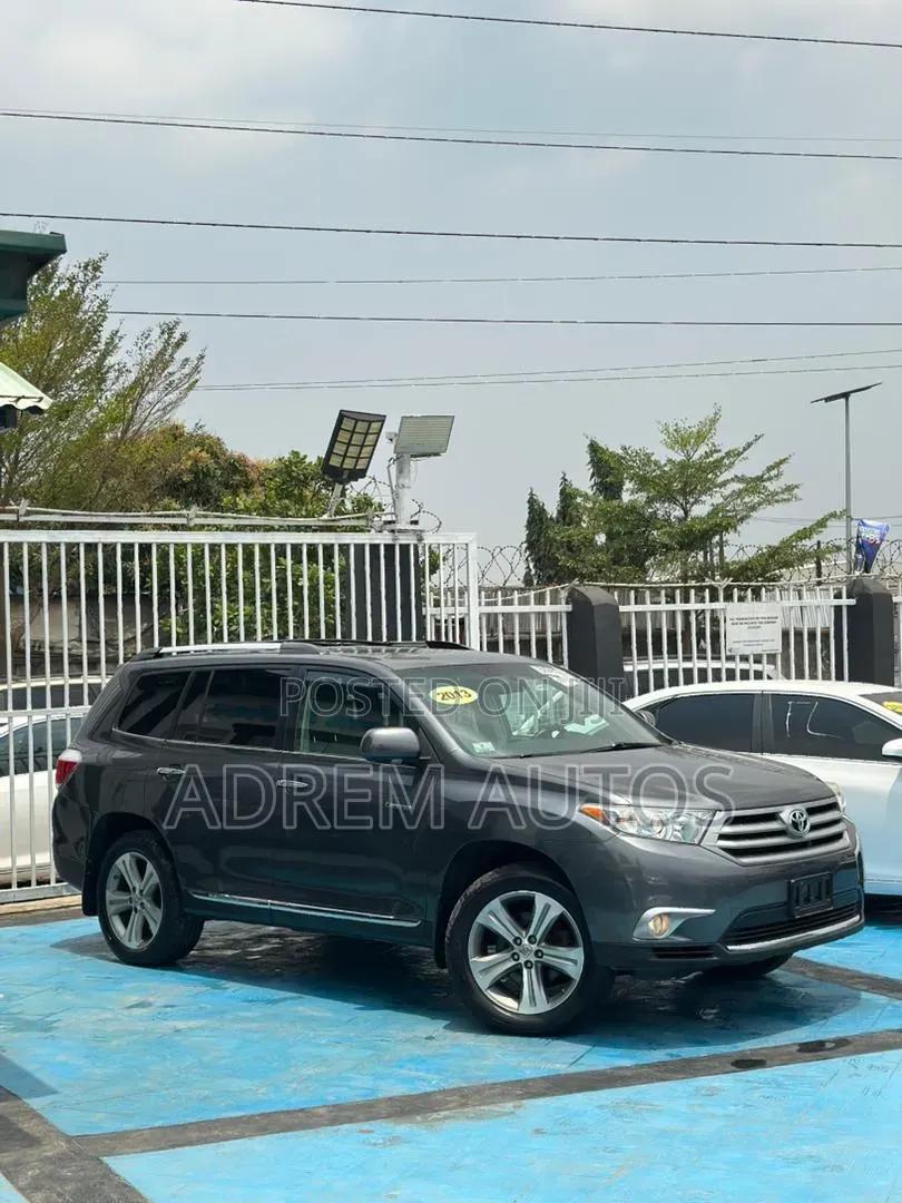 Toyota Highlander Limited 3.5l 4WD 2013 Gray