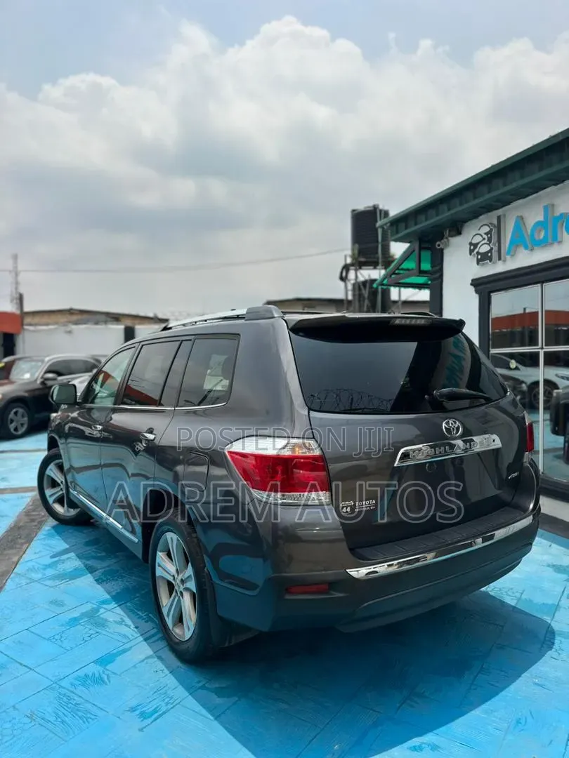 Toyota Highlander Limited 3.5l 4WD 2013 Gray