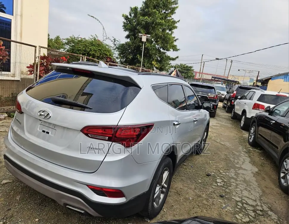 Hyundai Santa Fe SE AWD 2018 Silver