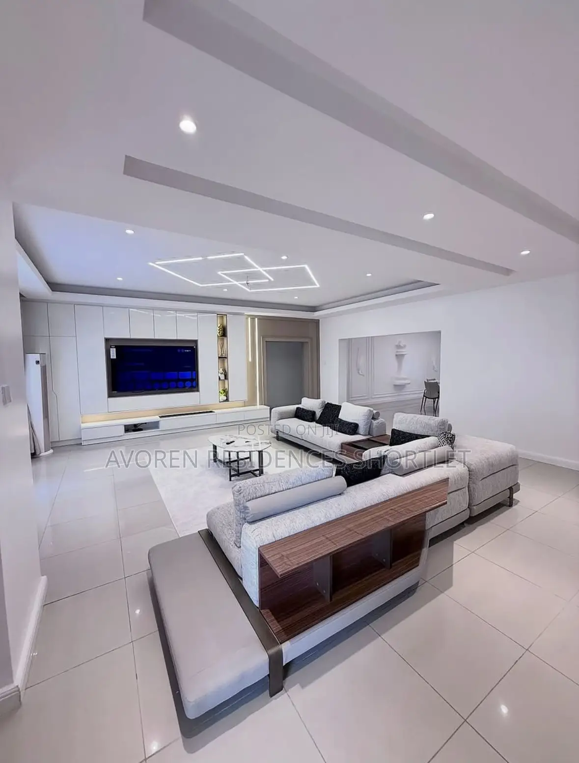 Luxurious 2 Bedroom Apartment Shortlet in Ikeja