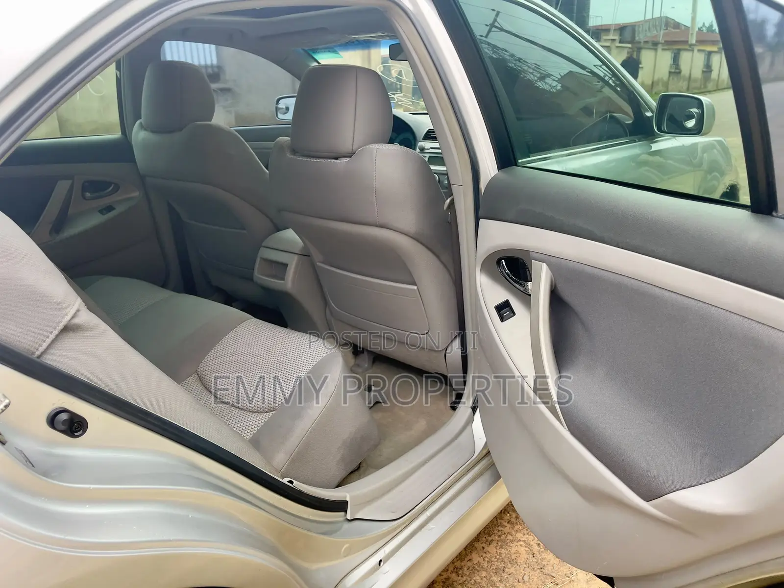 Toyota Camry SE 4dr Sedan (2.5L 4cyl 6A) 2011 Silver