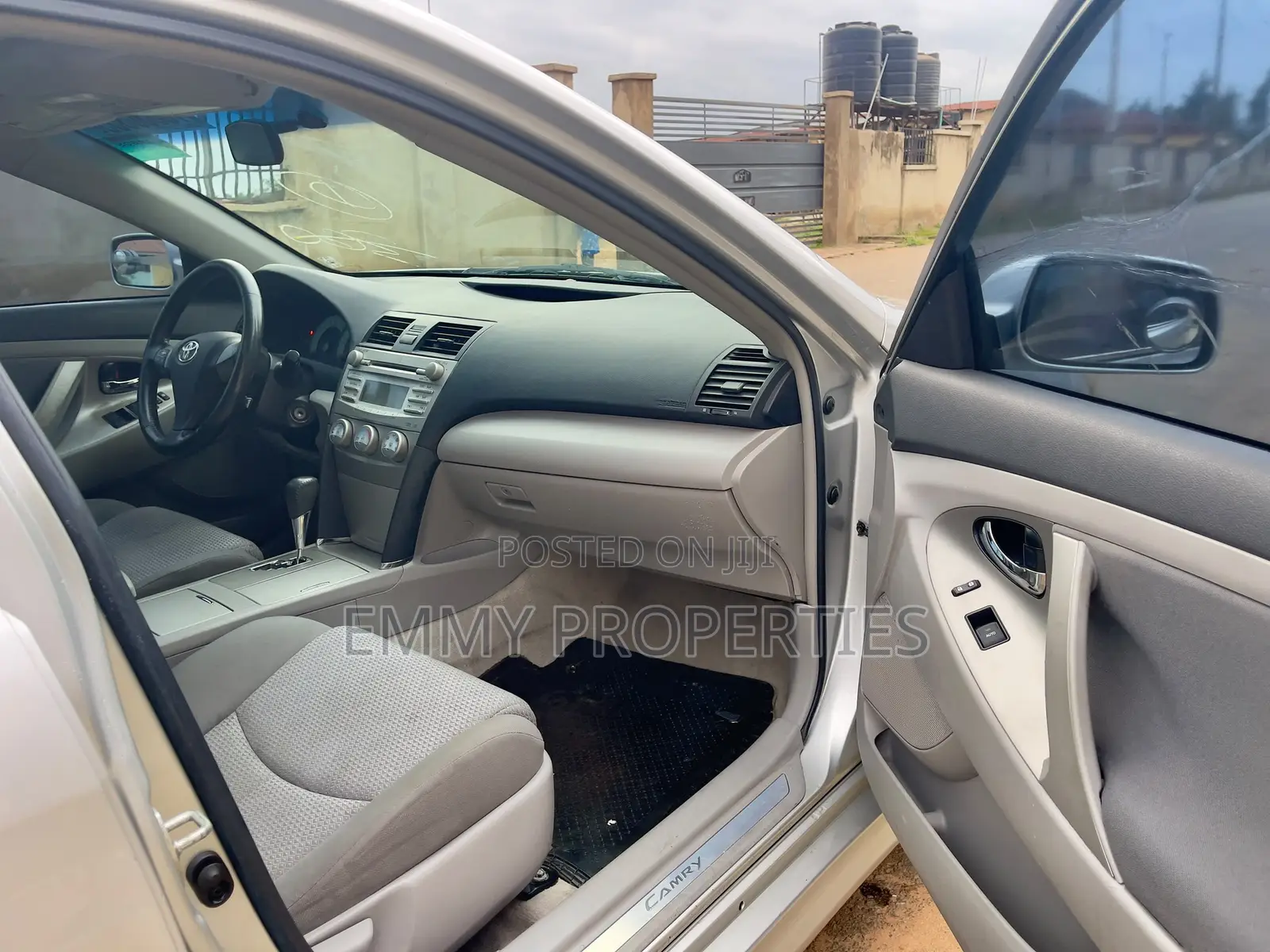 Toyota Camry SE 4dr Sedan (2.5L 4cyl 6A) 2011 Silver