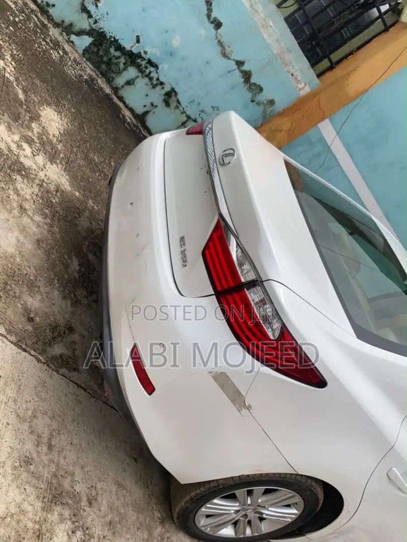 Lexus ES 350 FWD 2015 White