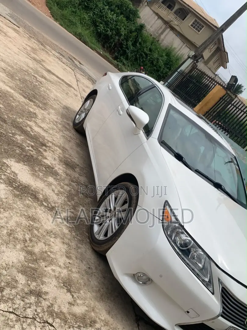Lexus ES 350 FWD 2015 White