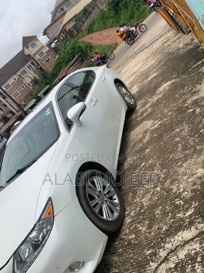 Lexus ES 350 FWD 2015 White