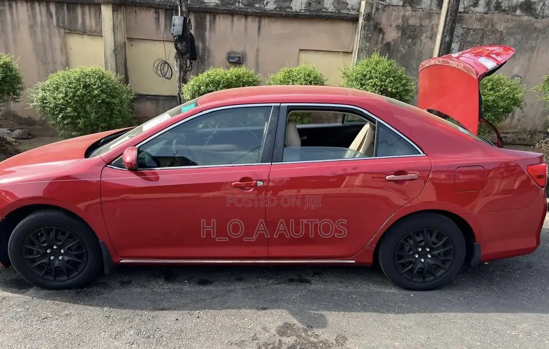 Toyota Camry LE 4dr Sedan (2.5L 4cyl 6A) 2013 Red