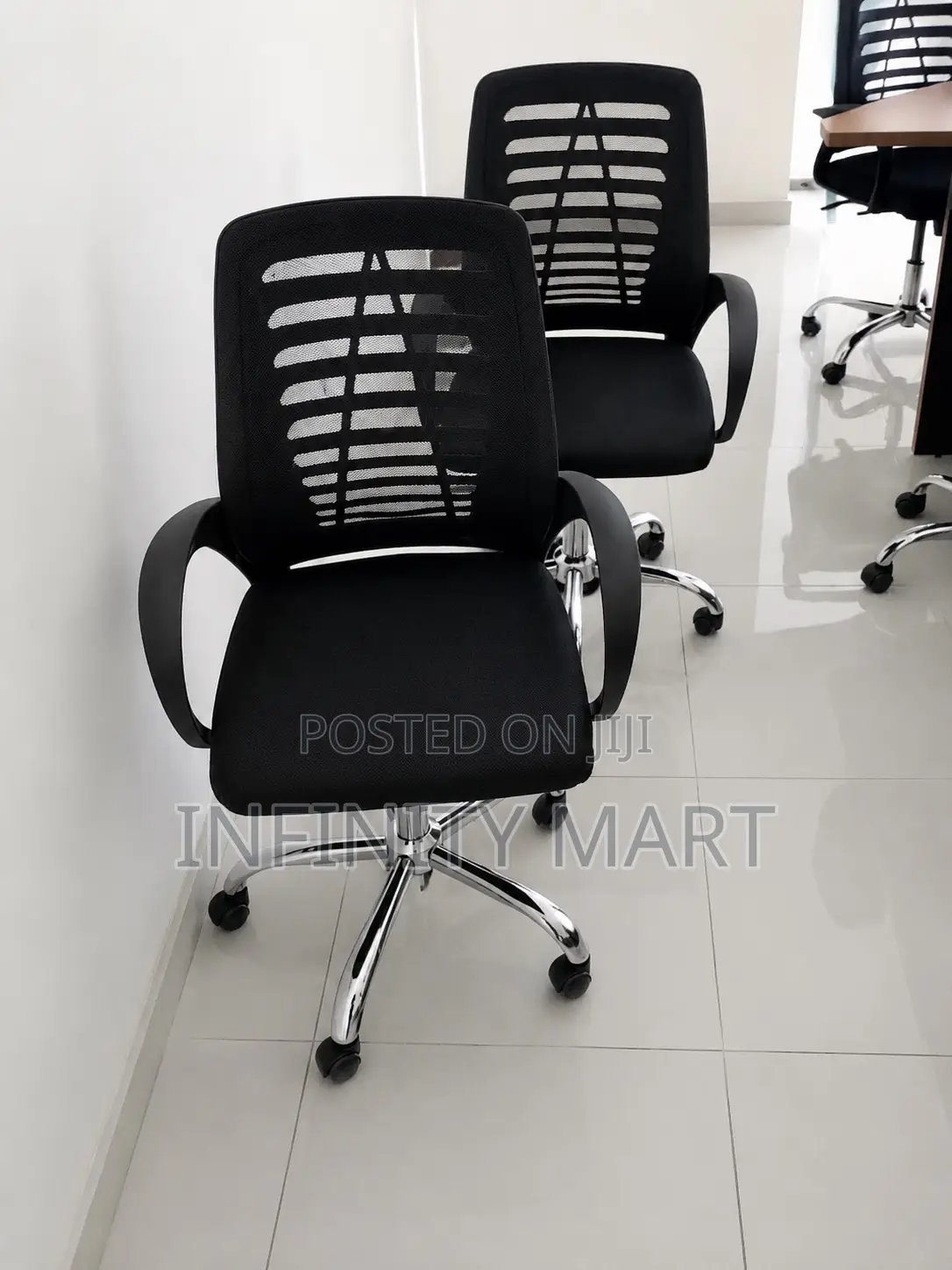 Modern Office Chair With No Headrest.