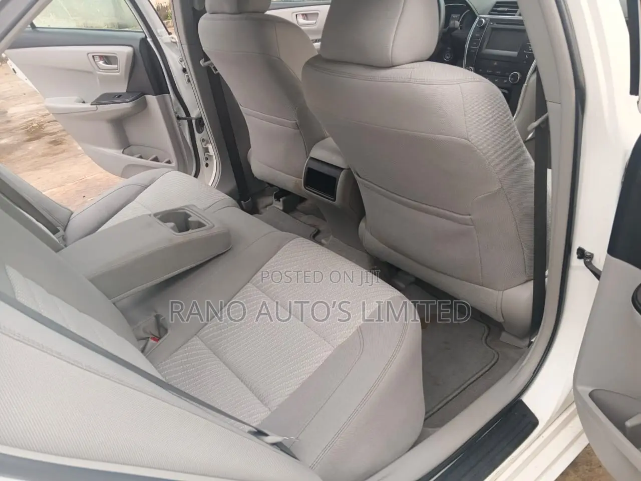 Toyota Camry LE 4dr Sedan (2.5L 4cyl 6A) 2016 White
