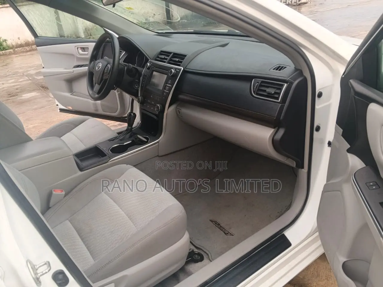 Toyota Camry LE 4dr Sedan (2.5L 4cyl 6A) 2016 White
