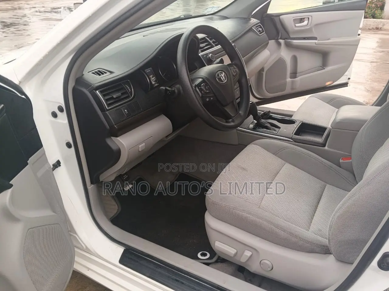 Toyota Camry LE 4dr Sedan (2.5L 4cyl 6A) 2016 White