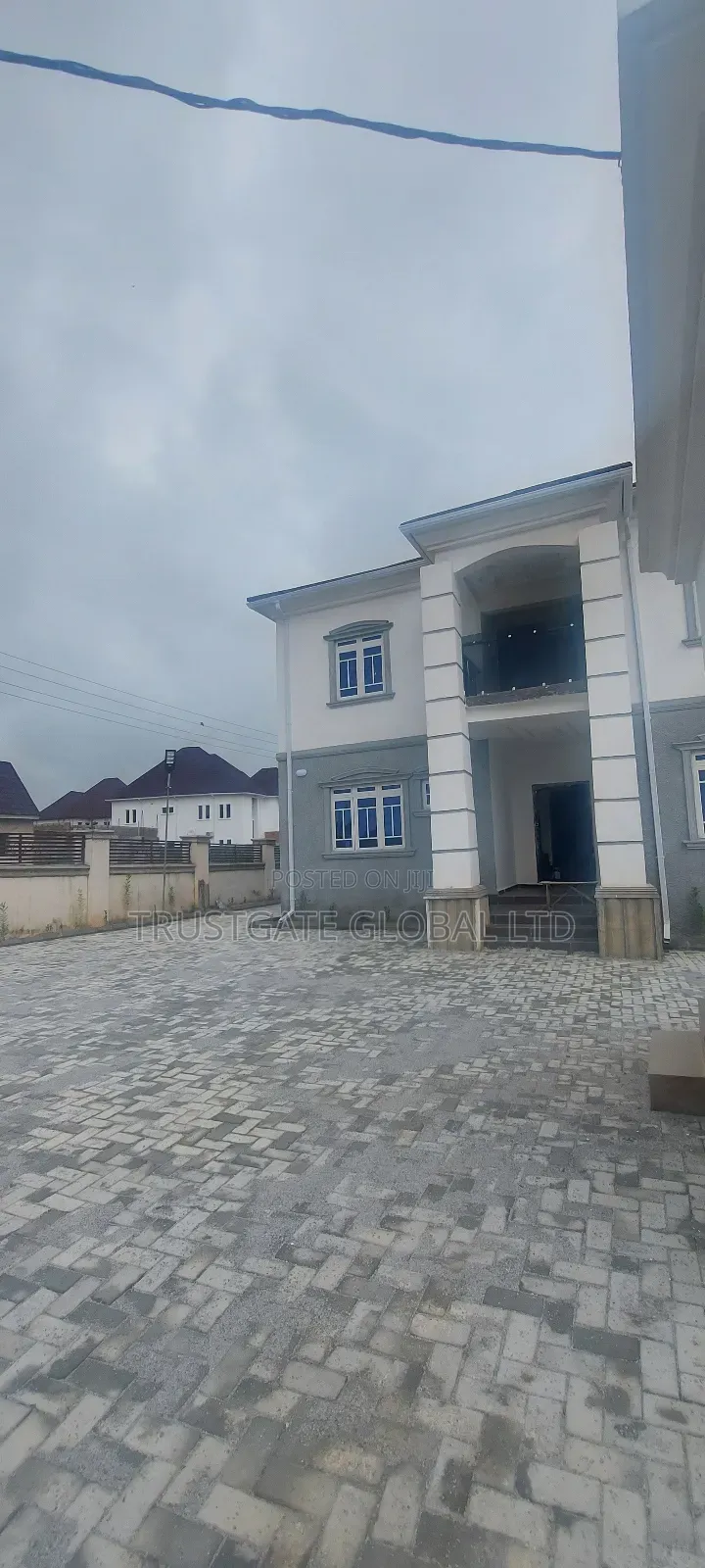 3bdrm Apartment in Police Service, Idu Industrial for rent