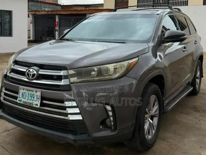 Toyota Highlander XLE V6 4x4 (3.5L 6cyl 6A) 2016 Gray