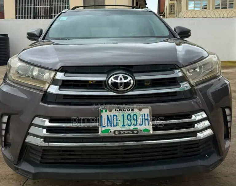 Toyota Highlander XLE V6 4x4 (3.5L 6cyl 6A) 2016 Gray