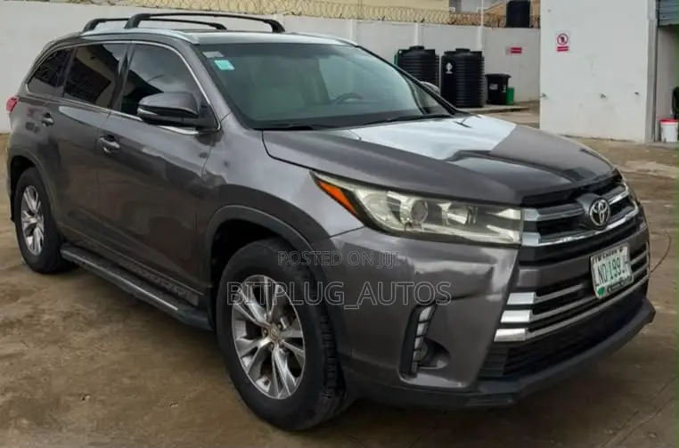 Toyota Highlander XLE V6 4x4 (3.5L 6cyl 6A) 2016 Gray