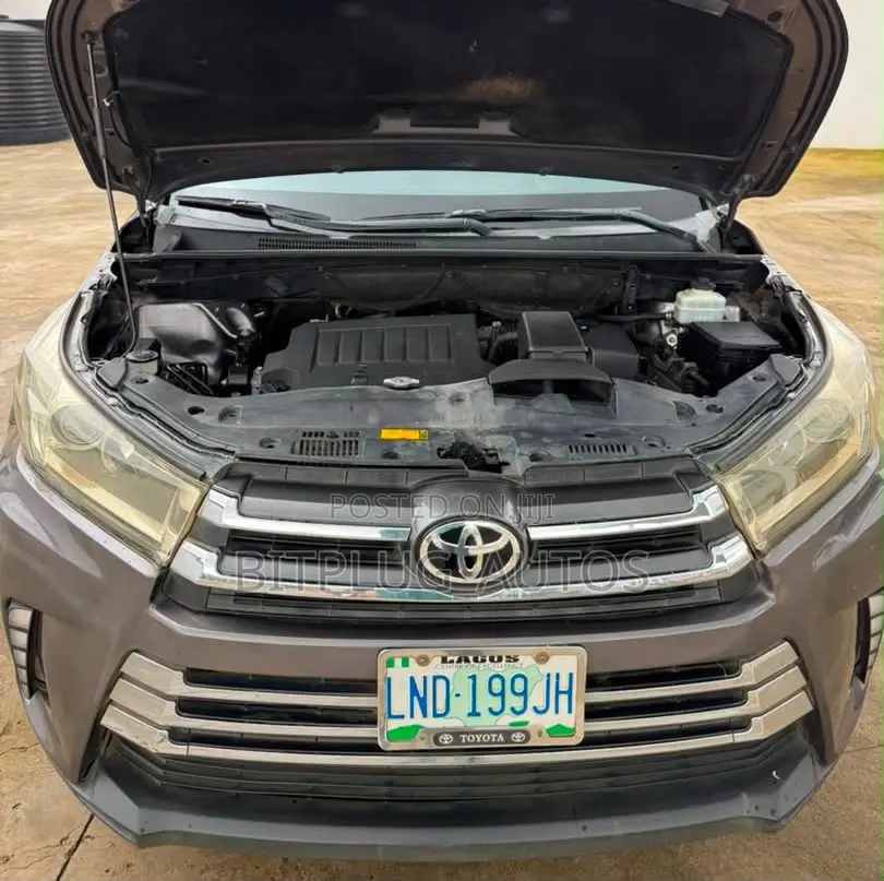 Toyota Highlander XLE V6 4x4 (3.5L 6cyl 6A) 2016 Gray