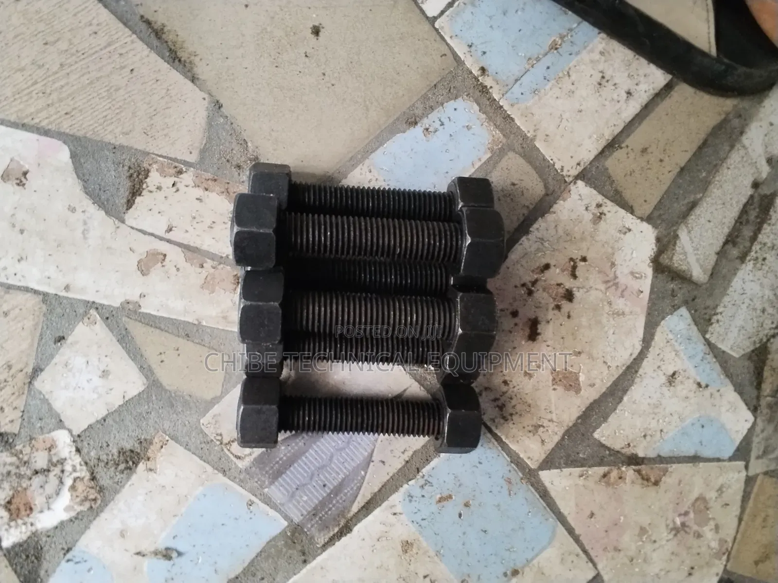 5/8x100 Cs Stud Bolt and Nut