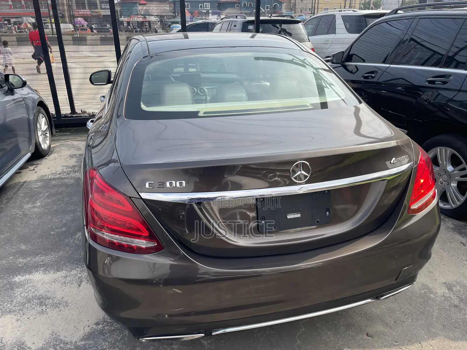 Mercedes-Benz C300 2016 Brown