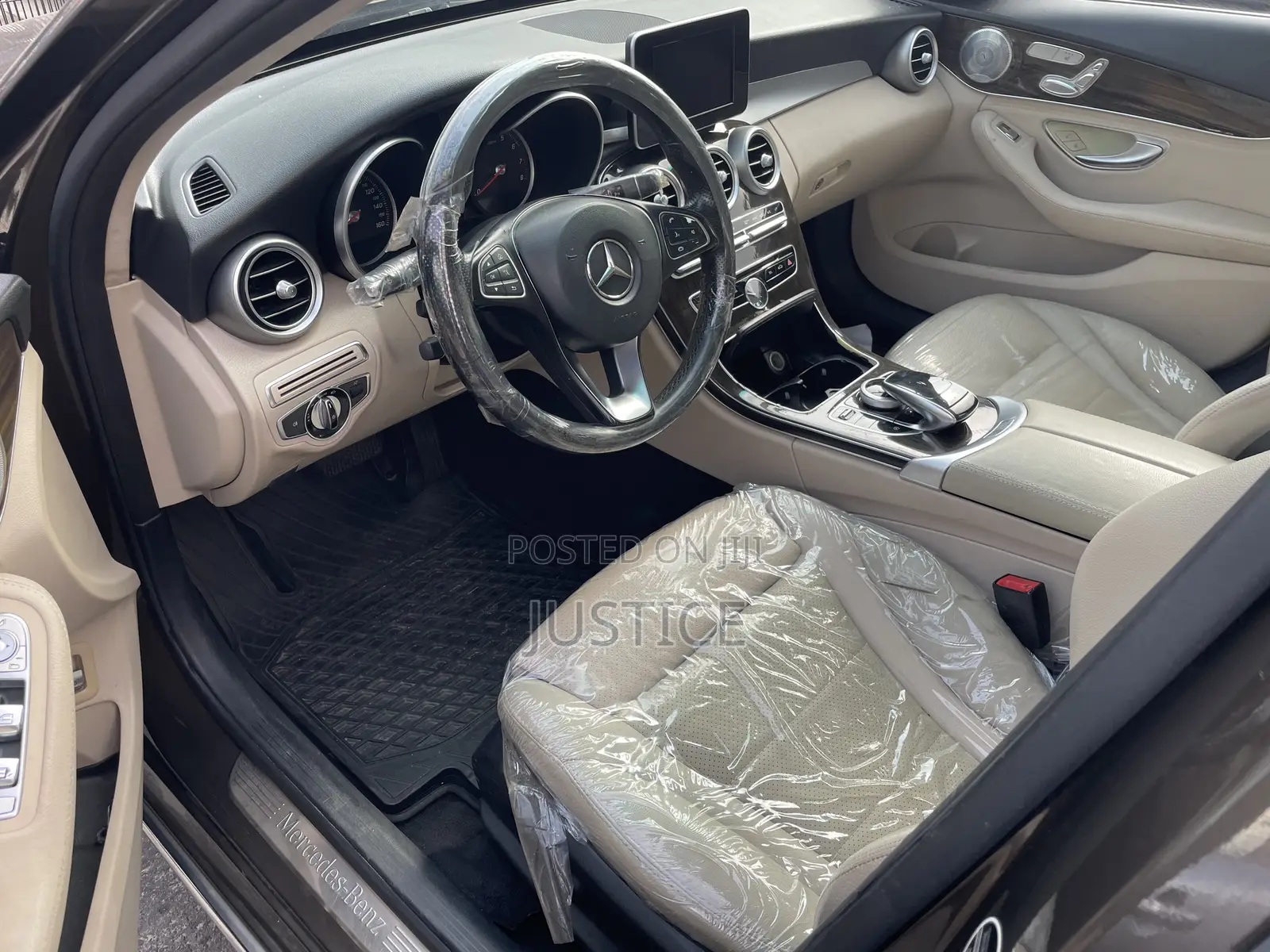 Mercedes-Benz C300 2016 Brown