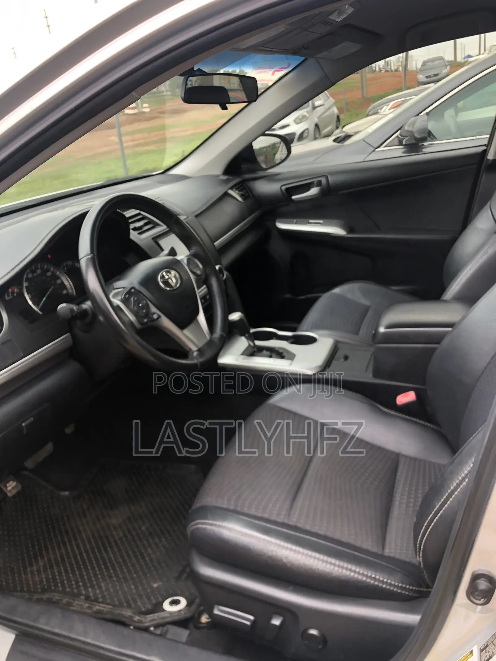 Toyota Camry SE 4dr Sedan (2.5L 4cyl 6A) 2012 Silver