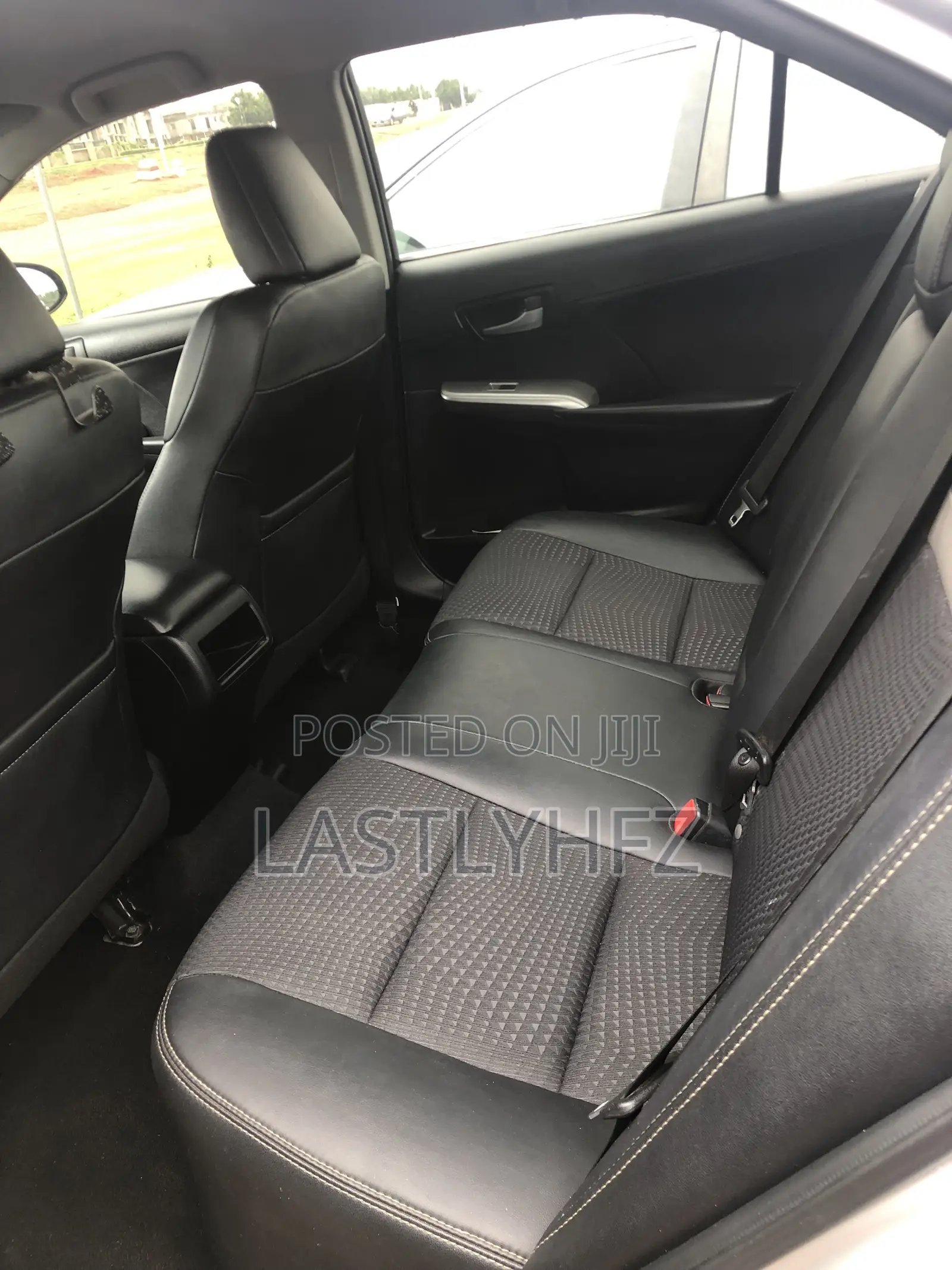 Toyota Camry SE 4dr Sedan (2.5L 4cyl 6A) 2012 Silver