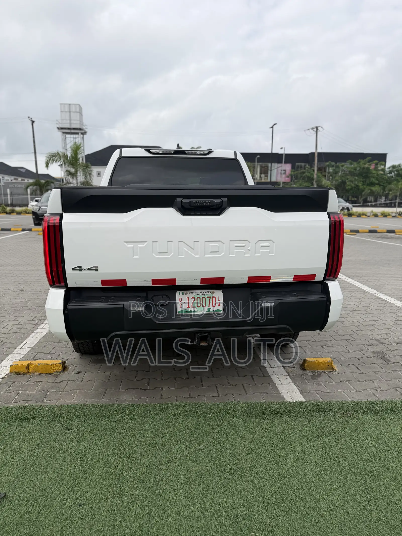 Toyota Tundra 2023 White