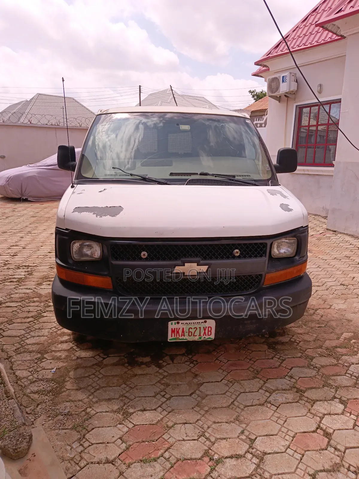 Chevrolet Shcool Bus 2007 White