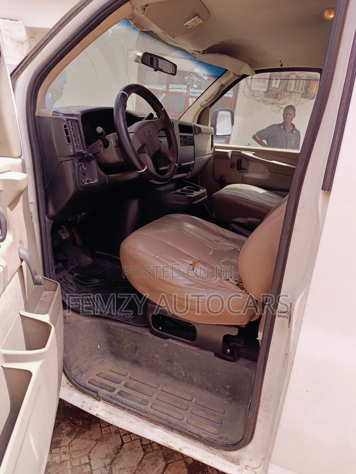 Chevrolet Shcool Bus 2007 White